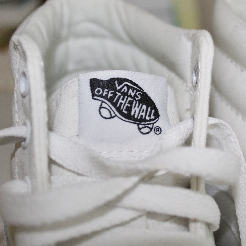 Vans "Off The Wall" Sk8-Hi Canvas high top